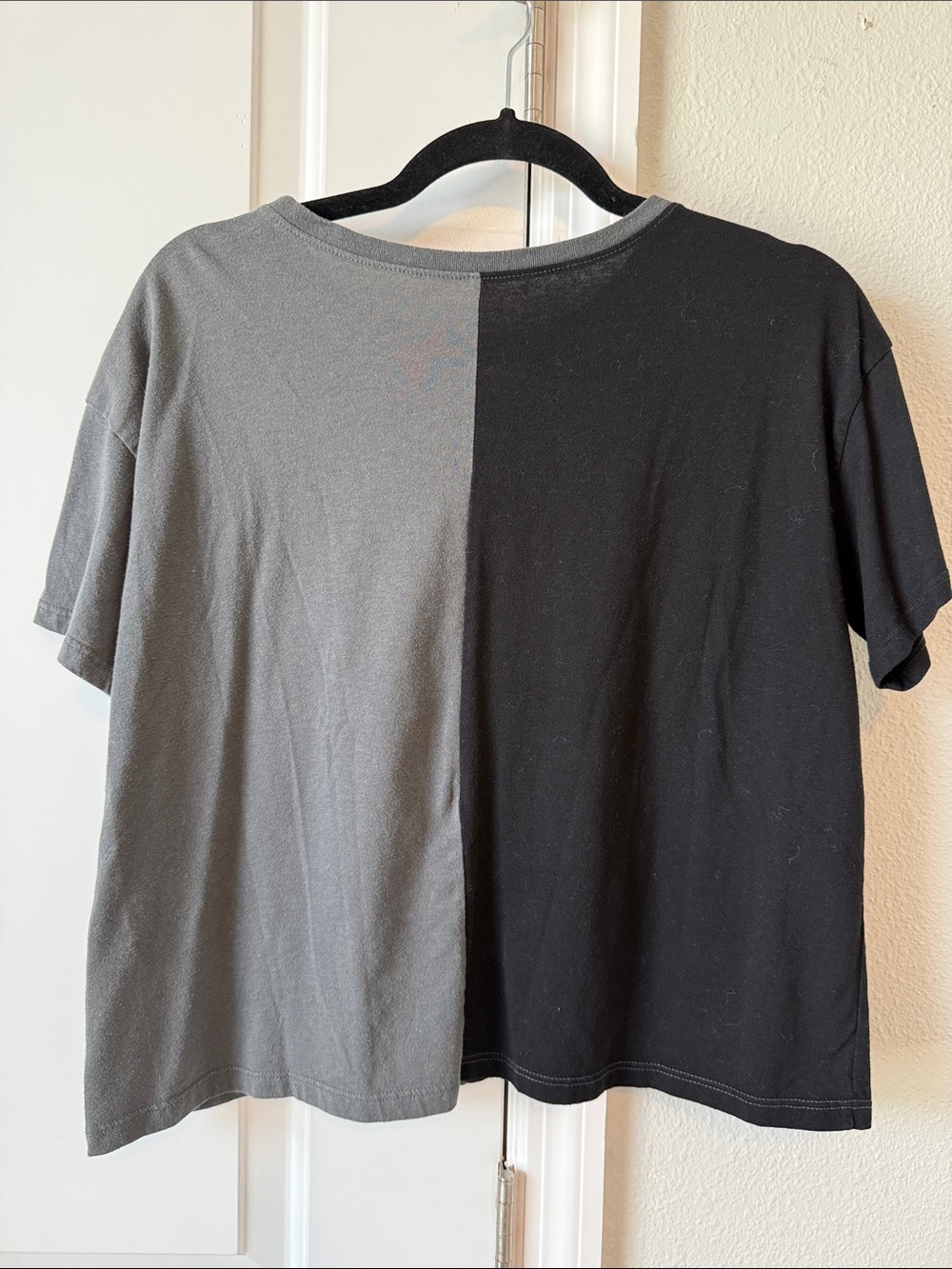 Def Leppard Cropped Split Design Tee - Picture 4 of 5